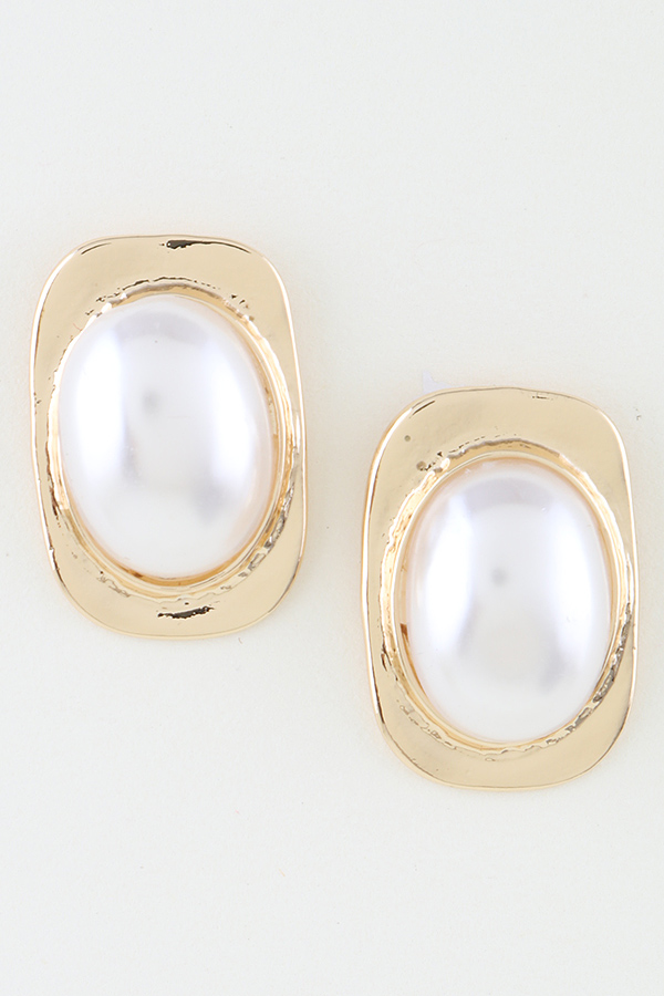 Pearl Oversized Stud